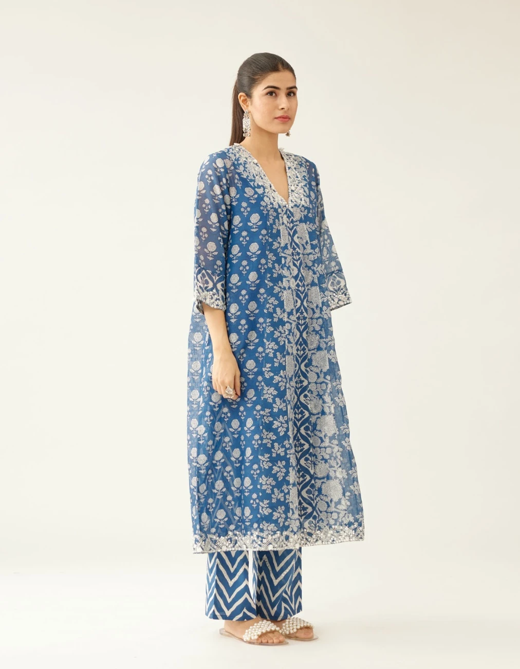 Blue Hand Block Printed Kurta Dress Set With A V Neck 4 Blue Hand Block Printed Kurta Dress Set With A V Neck - Image 2
