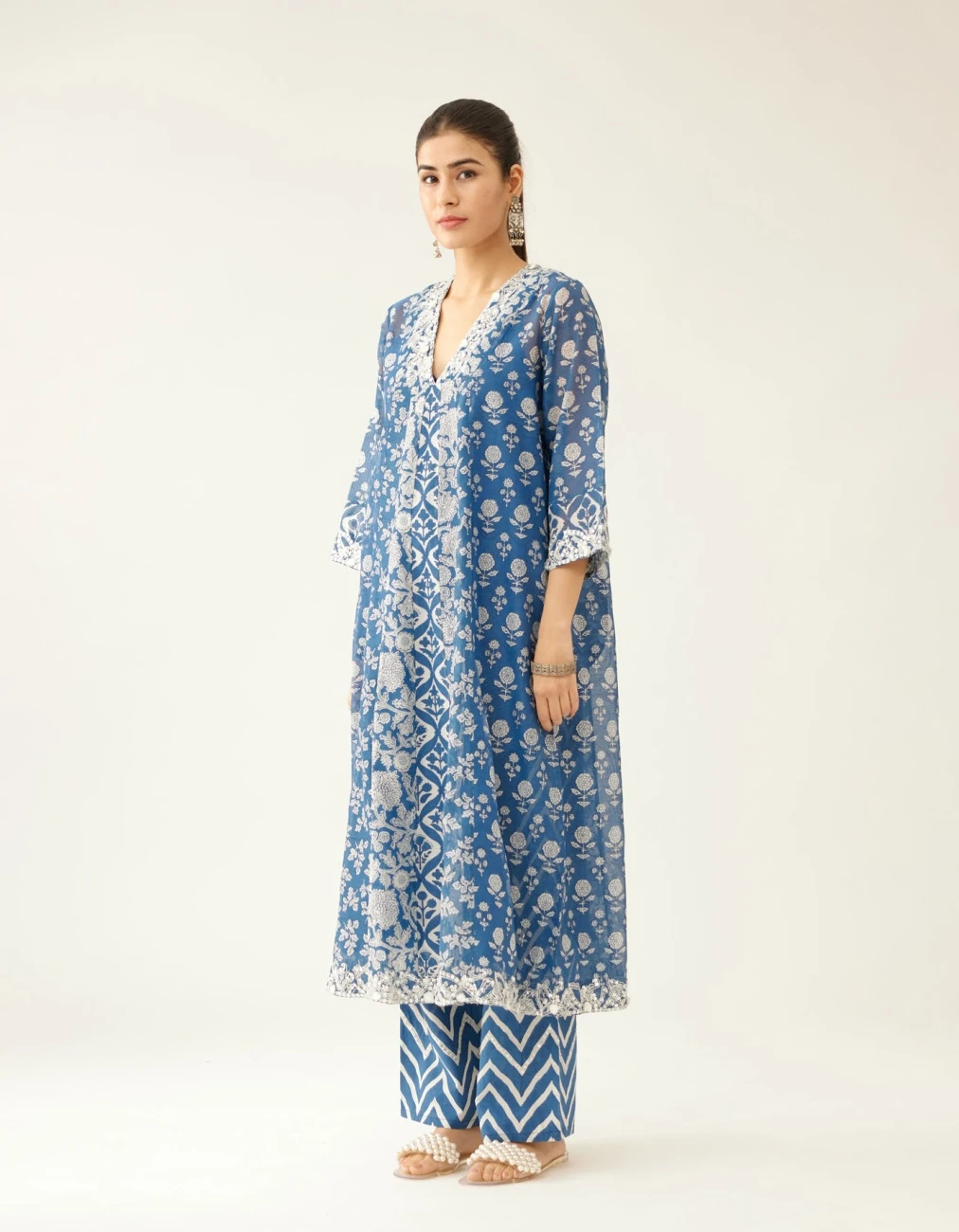Blue Hand Block Printed Kurta Dress Set With A V Neck 5 Blue Hand Block Printed Kurta Dress Set With A V Neck - Image 3