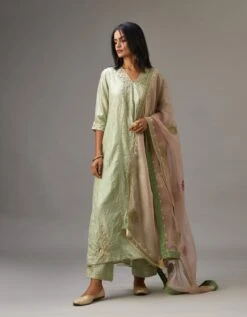 Green Hand Crushed Silk Kurta Dress Set With A V Neck Embroidered Yoke And Panels